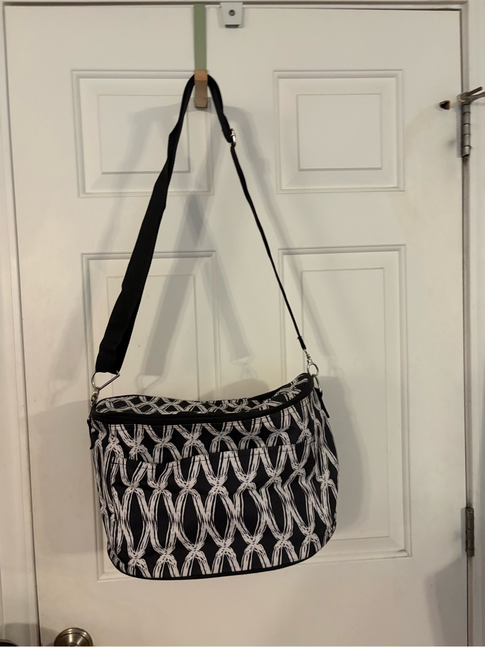 Black & White Patterned Thermal Shoulder Bag